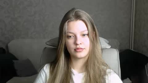 Snapshot of emysway chatting on February 14, 1:13 am EmySway online show from February 14, 1:13 am