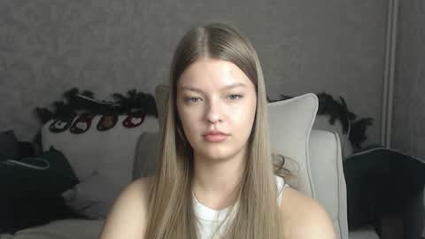 Snapshot of emysway chatting on December 31, 8:26 am EmySway online show from December 31, 8:26 am