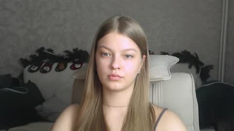 Snapshot of emysway chatting on January 4, 2:14 pm EmySway online show from January 4, 2:14 pm