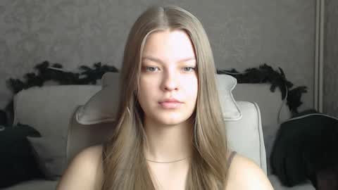 Snapshot of emysway chatting on January 31, 1:33 am EmySway online show from January 31, 1:33 am
