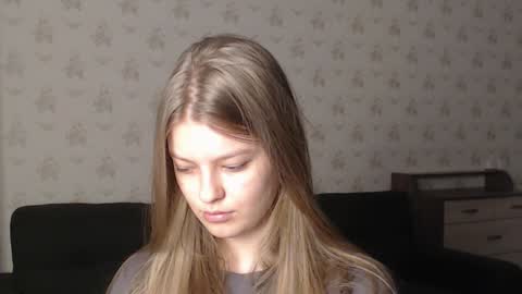 Snapshot of emysway chatting on December 21, 4:36 pm EmySway online show from December 21, 4:36 pm