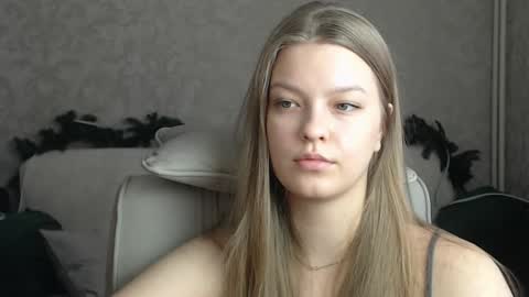 Snapshot of emysway chatting on January 31, 4:36 am EmySway online show from January 31, 4:36 am