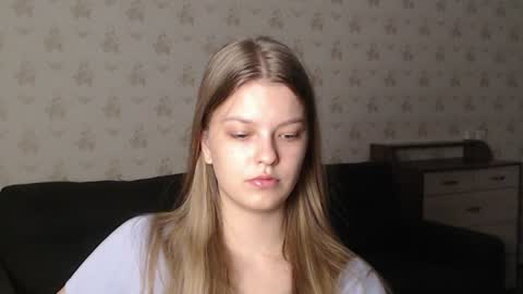 Snapshot of emysway chatting on December 22, 2:27 pm EmySway online show from December 22, 2:27 pm