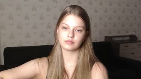 Snapshot of emysway chatting on February 25, 8:53 pm EmySway online show from February 25, 8:53 pm