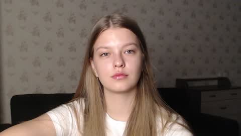 Snapshot of emysway chatting on December 13, 5:21 pm EmySway online show from December 13, 5:21 pm