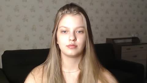 Snapshot of emysway chatting on March 8, 9:50 am EmySway online show from March 8, 9:50 am