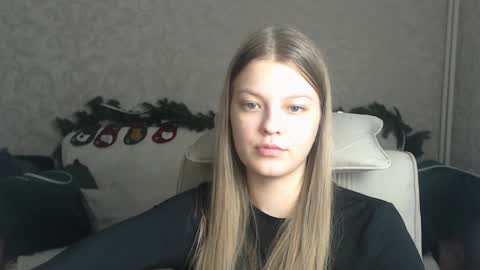 Snapshot of emysway chatting on January 7, 9:14 pm EmySway online show from January 7, 9:14 pm