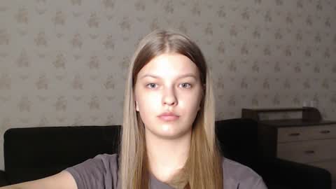 Snapshot of emysway chatting on December 2, 3:09 pm EmySway online show from December 2, 3:09 pm