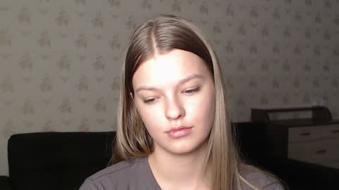 Snapshot of emysway chatting on December 12, 7:48 pm EmySway online show from December 12, 7:48 pm