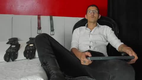 Enzo Pratt online show from March 6, 3:35 am