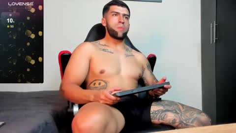 Snapshot of erick_blake_ chatting on February 17, 3:58 am my online show from February 17, 3:58 am