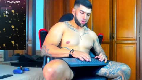 Snapshot of erick_blake_ chatting on December 27, 3:42 am my online show from December 27, 3:42 am