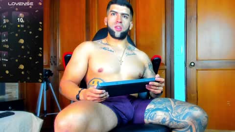 Snapshot of erick_blake_ chatting on December 20, 4:09 am my online show from December 20, 4:09 am