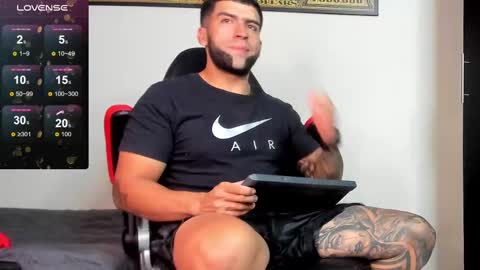 Snapshot of erick_blake_ chatting on February 18, 3:42 am my online show from February 18, 3:42 am