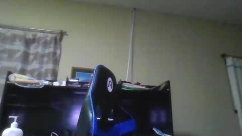 Snapshot of erik1781 chatting on February 9, 7:05 am erik1781 online show from February 9, 7:05 am