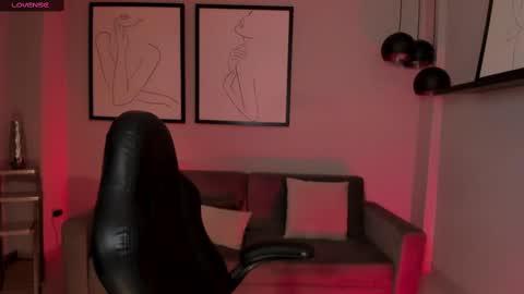 Snapshot of erikabenz chatting on February 19, 12:11 pm Erika Benz online show from February 19, 12:11 pm