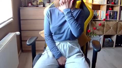 Snapshot of erotic_vibe chatting on February 19, 2:44 pm Melissa online show from February 19, 2:44 pm