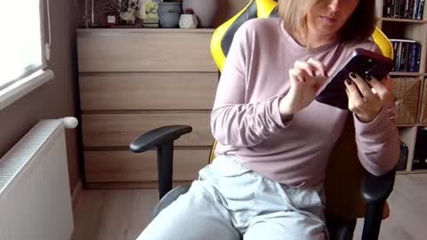 Snapshot of erotic_vibe chatting on February 6, 1:21 pm Melissa online show from February 6, 1:21 pm