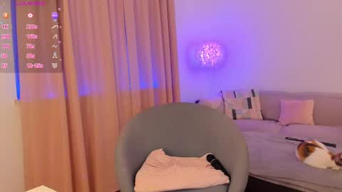 Snapshot of esmimilf chatting on March 6, 7:43 pm Esmi online show from March 6, 7:43 pm