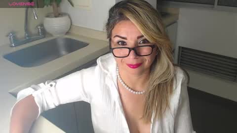 Juliana online show from January 6, 11:52 pm