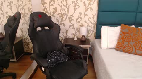 Eva Dumont online show from February 14, 3:26 pm