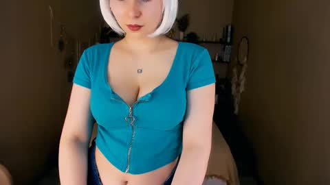 Snapshot of eva_lawrence chatting on September 10, 8:43 pm Eva online show from September 10, 8:43 pm