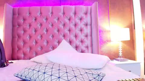 EVA CLOEE online show from February 26, 11:00 am