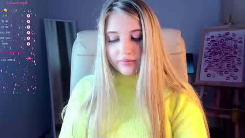 Snapshot of evacadooo chatting on March 1, 5:52 am Eva online show from March 1, 5:52 am