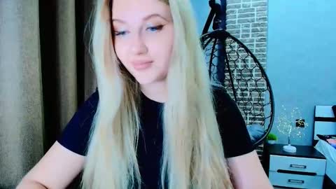 Snapshot of evacadooo chatting on September 17, 2:26 am Eva online show from September 17, 2:26 am