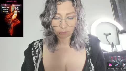 Snapshot of evasaenz21 chatting on March 11, 12:11 am evasaenz online show from March 11, 12:11 am