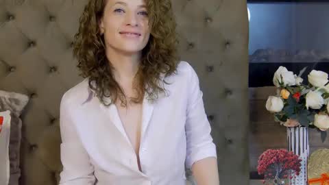 Snapshot of evehamilton chatting on February 15, 12:15 am EveHamilton online show from February 15, 12:15 am