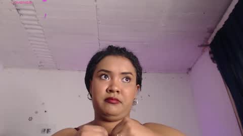 Evelyn Sandoval online show from December 7, 2:25 am