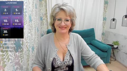 Snapshot of evelynblissful chatting on February 3, 8:24 am Evelyn online show from February 3, 8:24 am