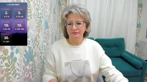 Snapshot of evelynblissful chatting on February 26, 5:46 am Evelyn online show from February 26, 5:46 am