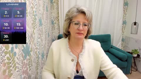Snapshot of evelynblissful chatting on February 6, 8:18 am Evelyn online show from February 6, 8:18 am