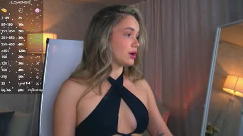 Evie online show from September 18, 10:03 pm