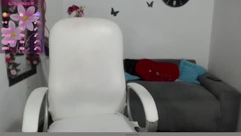 Snapshot of evil_stepmothers chatting on January 27, 9:11 pm Pamela online show from January 27, 9:11 pm