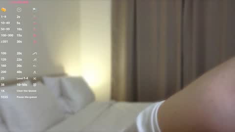Snapshot of exclusive_model_ chatting on February 1, 9:51 pm Angel online show from February 1, 9:51 pm