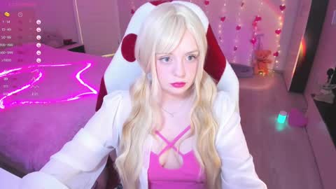 Snapshot of exhoneyangel chatting on March 5, 8:00 am Amy online show from March 5, 8:00 am