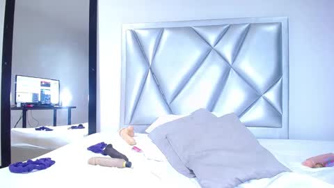 Snapshot of exotic_karmella chatting on January 18, 12:02 am exotic_karmella online show from January 18, 12:02 am