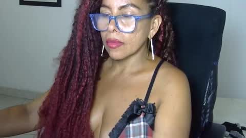 Snapshot of exotica_28 chatting on December 10, 10:37 pm Extica online show from December 10, 10:37 pm