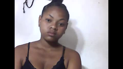 Snapshot of falielyse chatting on September 9, 11:32 am falielyse online show from September 9, 11:32 am