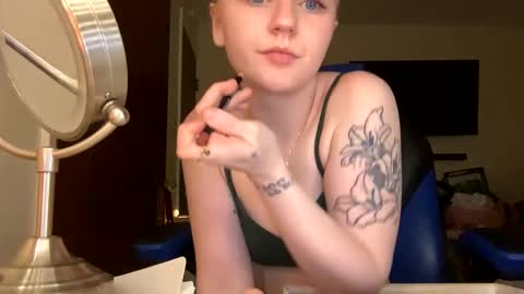 fantasyfairy555 online show from September 19, 12:48 am
