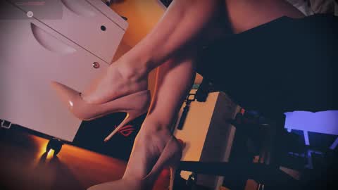 Lisa Dove aka FeetFunDoll online show from February 14, 1:02 am