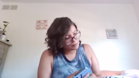 Snapshot of feetnymph chatting on September 11, 8:54 pm Soley online show from September 11, 8:54 pm