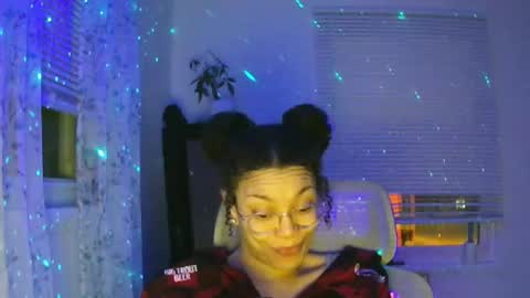 Snapshot of feetnymph chatting on January 19, 11:00 pm Soley online show from January 19, 11:00 pm
