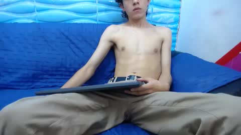 Snapshot of felipe_browns chatting on February 18, 1:33 pm Felipe Browns online show from February 18, 1:33 pm