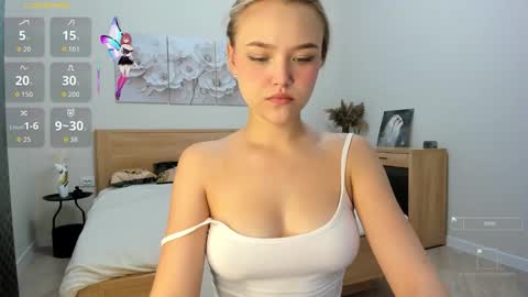 Snapshot of flooora_0 chatting on September 12, 1:07 am Mona online show from September 12, 1:07 am