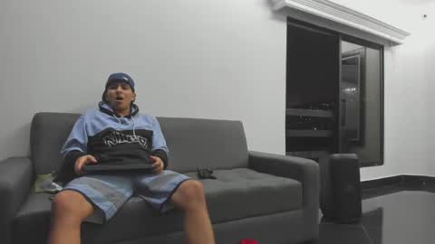 foot_master777 online show from February 14, 1:34 am