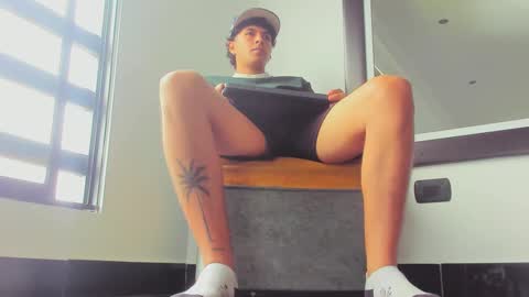 foot_master777 online show from March 7, 4:11 pm